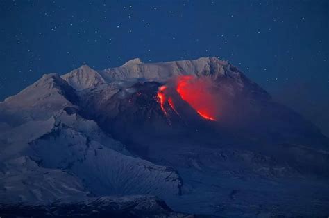 Two Volcanoes Become Active In Russias Kamchatka — Novaya Gazeta Europe