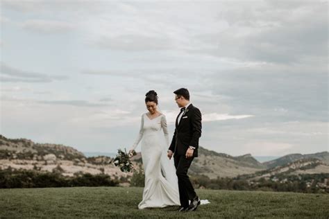 This Minimalist Wedding at The Manor House Includes One of Our Favorite ...