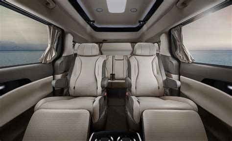 Kia's Ultra-Luxury Minivan Has Curtains and an Air Purifier