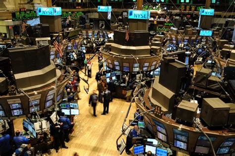 Wall Street Cierra Al Alza Con La Esperanza De Un Recorte De Tasas Acento