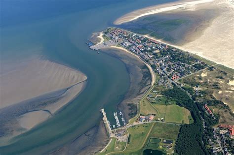 Nebel aus der Vogelperspektive Ortsansicht von Wittdün auf Amrum im