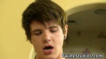 tubo películas porno gay negro Timo Garrett encuentra Dustin Cooper