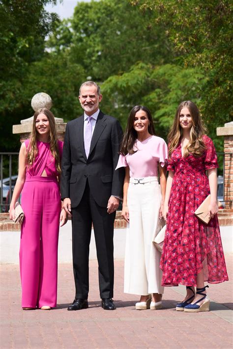 Spaniens Königspaar Felipe und Letizia mit ihren Töchtern GALA de