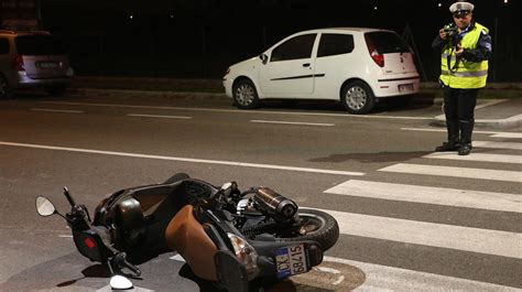 Ravenna Incidente A Ponte Nuovo Perde Il Controllo Dello Scooter E