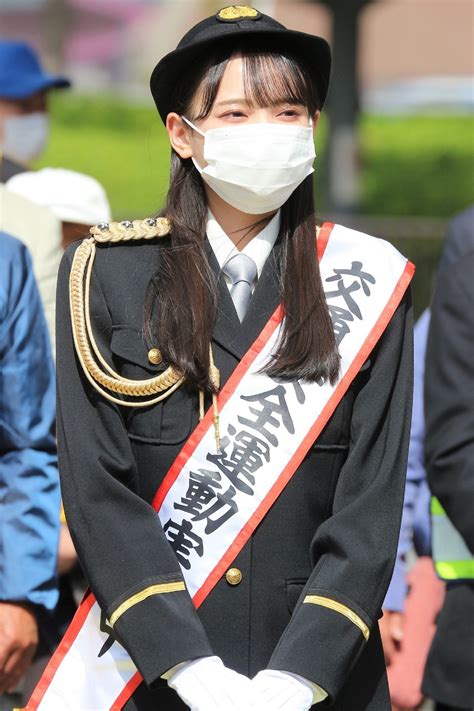 鈴木瞳美、一日警察署長に就任 制服に袖を通し「緊張しています」 Sirabee