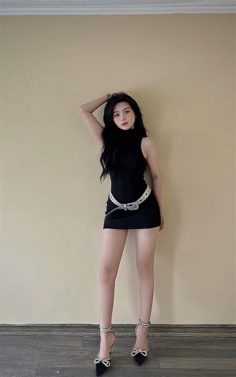 Ảnh Võ Thị Thanh Ngân bikini khoe vóc dáng cực gợi cảm