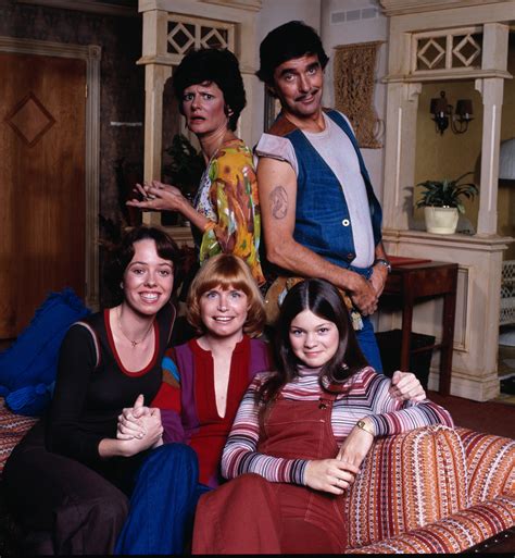 A One Day At A Time Reboot Is Coming To Netflix Closer Weekly