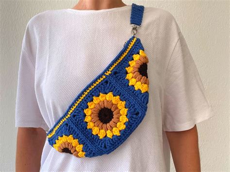 Sunflower sling bag crochet pattern, summer crossbody purse, crochet fanny pack – CrochetClubStore