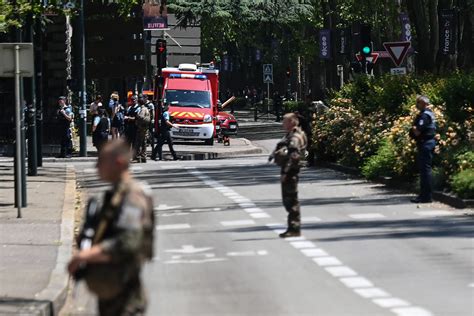 Annecy Au Moins Six Blessés Dont Quatre Enfants Dans Une Attaque Au