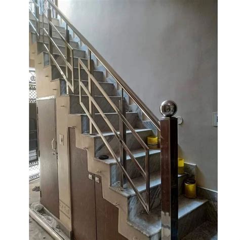 Silver Plain Stainless Steel Railings Mounting Type Floor At Rs