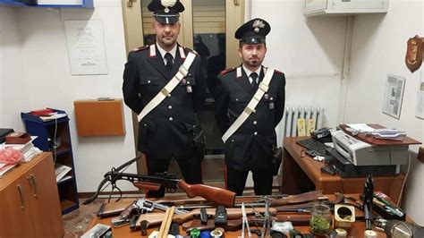 Torre Cajetani Trovato In Casa Con Un Arsenale Pistole Fucile Ed Una