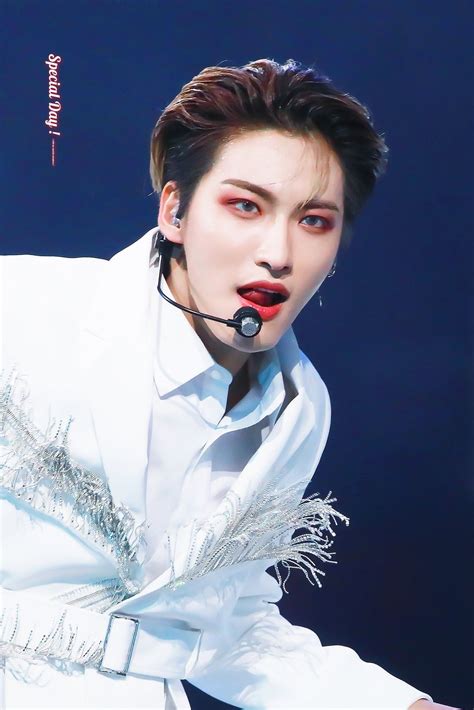 Ateez Seonghwa 2019 Kcon La Demon Baby Foto E Video Photo And Video