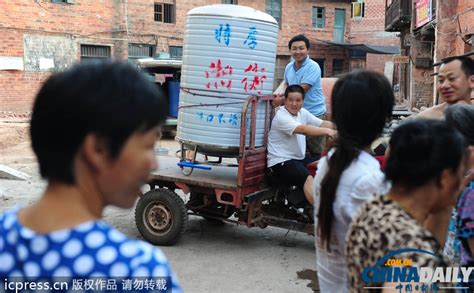 湖南旱情蔓延：引水浇灌农田自救 定点定时供水解旱农之渴 6 中国在线