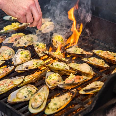 Grilled half shell NZ Greenshell™ Mussels with Lemon, Parmesan & Garlic ...