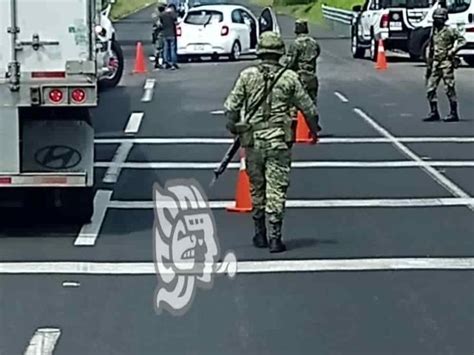 4 vehículos involucrados en un choque frente zona militar de el Lencero