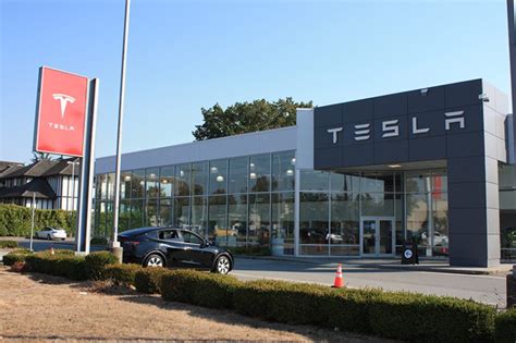 TESLA DELIVERY CENTRE - Brian Dagneault Planning