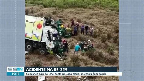 Caminhão Fica Destruído Após Cair De Ponte E Tombar às Margens Da Br