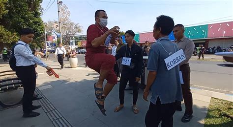 Rekonstruksi Kasus Pengeroyokan Di Stadion Kota Pasuruan Tersangka