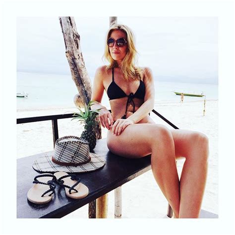 Trenduri Pe Instagram Naked Bikini