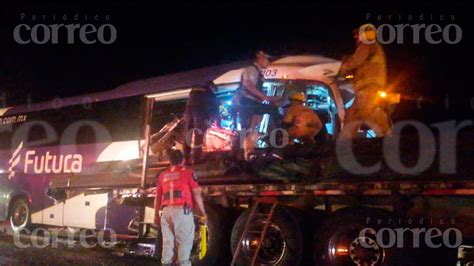 Choque Entre Trailer Y Camión De Pasajeros En San Luis De La Paz Deja