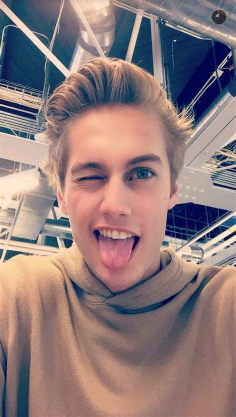 Fc Neels Visser Heyyo I M Victor I Guess I M Off Of My Rocker