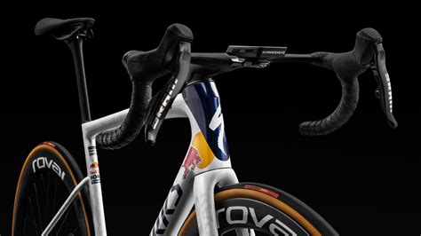 Specialized L Ve Le Voile Sur Le V Lo De La Red Bull Bora Hansgrohe