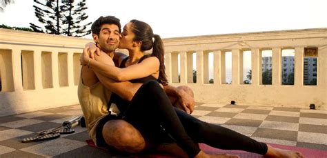 Aditya Roy Kapoor And Shraddha Kapoor Kiss