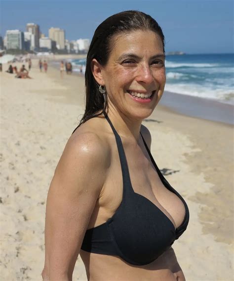 Big MILF Tits At The Beach Scrolller