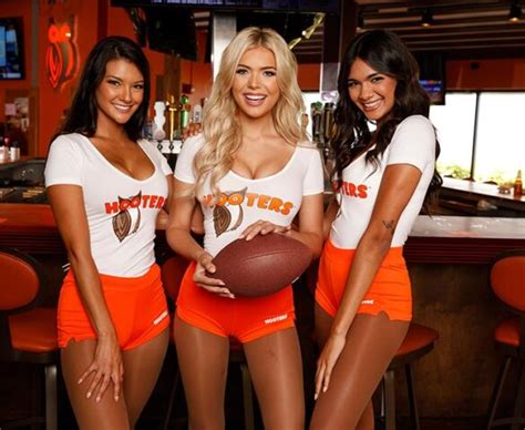 Hooters Arizona Cold Beer Hot Wings Hooters Girls