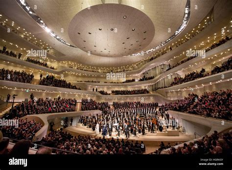 Ndr Elbphilharmonie Orchestra Fotos Und Bildmaterial In Hoher