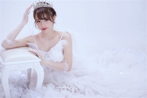 Hot streamer Xubi Ruby tung ảnh công chúa tuyết đẹp đốn tim fan hiểu lầm lên xe hoa