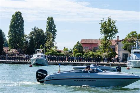 Parata Militare A Venezia Fotografia Editoriale Immagine Di Isola