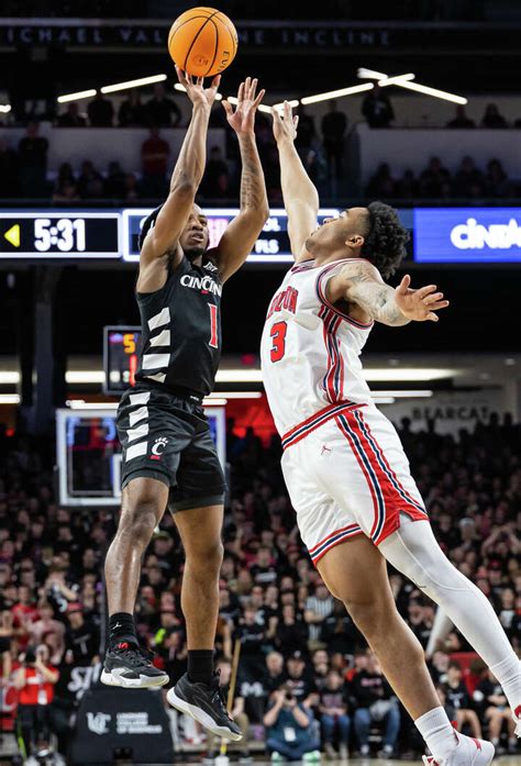 Jwan Roberts Jamal Shead Help No Uh Survive Against Cincinnati