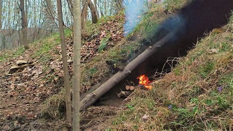 Building Warm Bushcraft Survival Secret Underground Tunnel Shelter