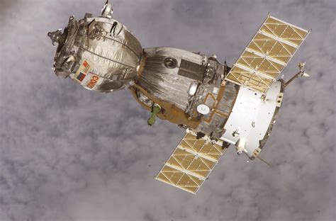 File:Soyuz TMA-7 spacecraft.jpg - Wikimedia Commons