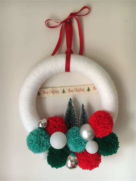 Be Unique This Christmas Cover A Cm Polystyrene Ring With White Wool