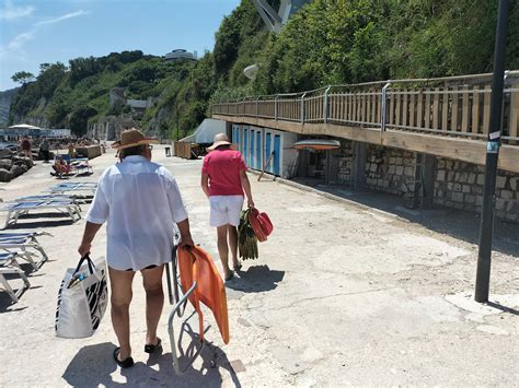 Ancona, ascensore del Passetto fuori uso. Bagnanti costretti alle scale