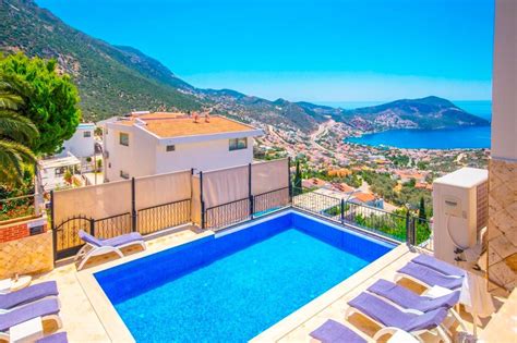 Kalkan Akbel de Kalabalık Ailelere Uygun Özel Havuzlu Modern Villa