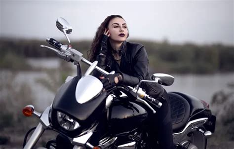 Обои девушка sky nature motorcycle model brunette jacket leather jacket на телефон и