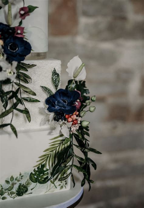 White Tropical Cake With Acrylic Cake Spacer In 2021 Wedding Cake