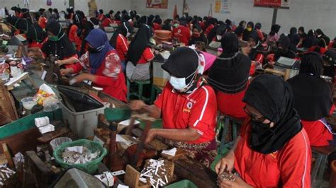 Pencairan Blt Sebelum Lebaran Berita Gembira Bagi Buruh Rokok Di Kudus