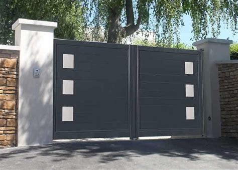 10 Modern Aluminium Gate Designs With Pictures In India