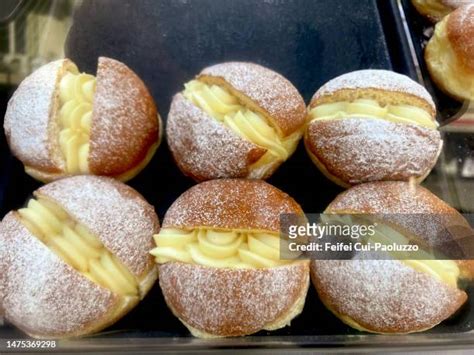 Berliner Donut Photos and Premium High Res Pictures - Getty Images