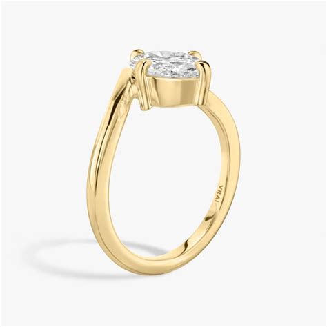 undefined Oval Engagement Ring in Yellow Gold | VRAI