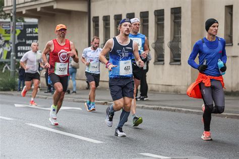 Pozna Maraton Za Nami Tysi Ce Biegaczy Na Ulicach Poznania