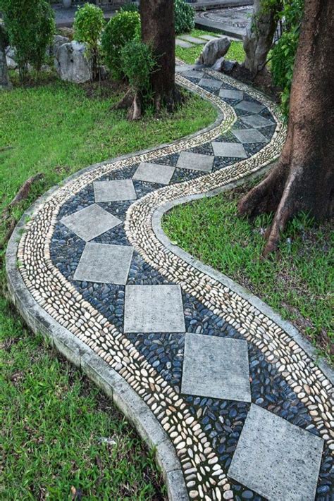 15 Gorgeous Stone Pathways That Make The Garden With Unique Look