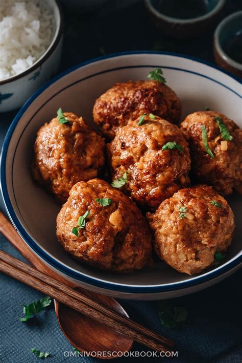 Chinese Lions Head Pork Meatballs 狮子头 Omnivores Cookbook