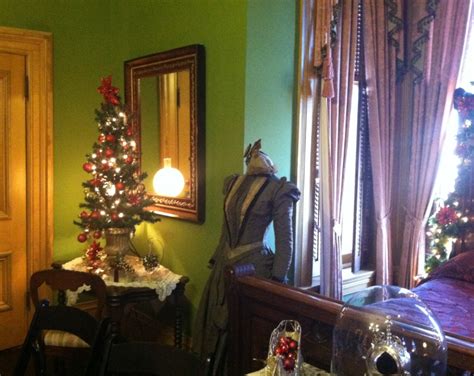 Vintage Victorian Christmas at Vaile Mansion – Apple Blossom Time