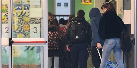 Sicilia in zona arancione ritorno a scuola scaglionato lunedì le