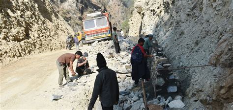 ठेक्का तोड्ने चेतावनीपछि ठेकेदार सम्पर्कमा Nepal Marga